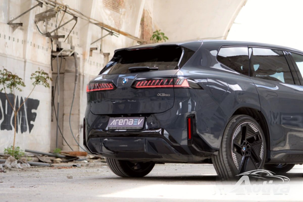 Parte posteriore della BMW iX3