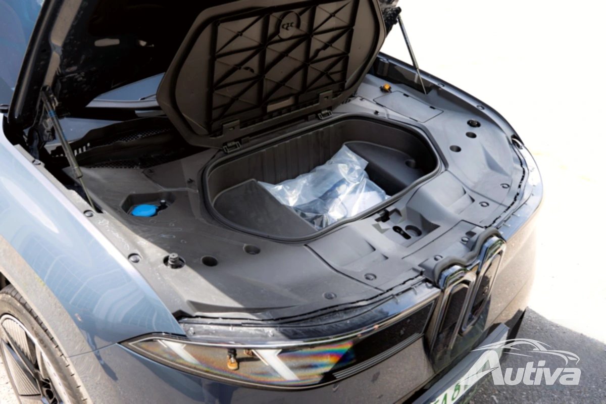 Spazio di stivaggio ampliato della BMW iX3