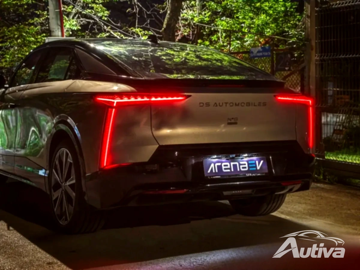 DS N°8 夜间