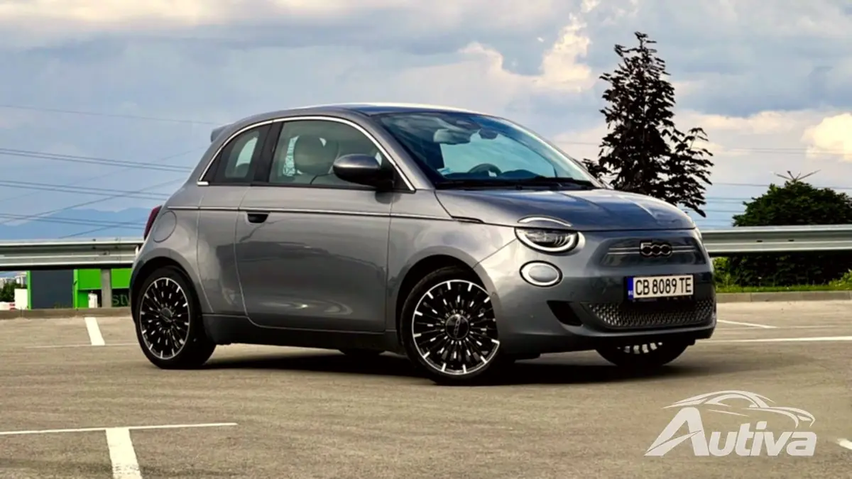 De buitenkant van de Fiat 500e is gevuld met kenmerkende details om zijn iconische look te onderstrepen.