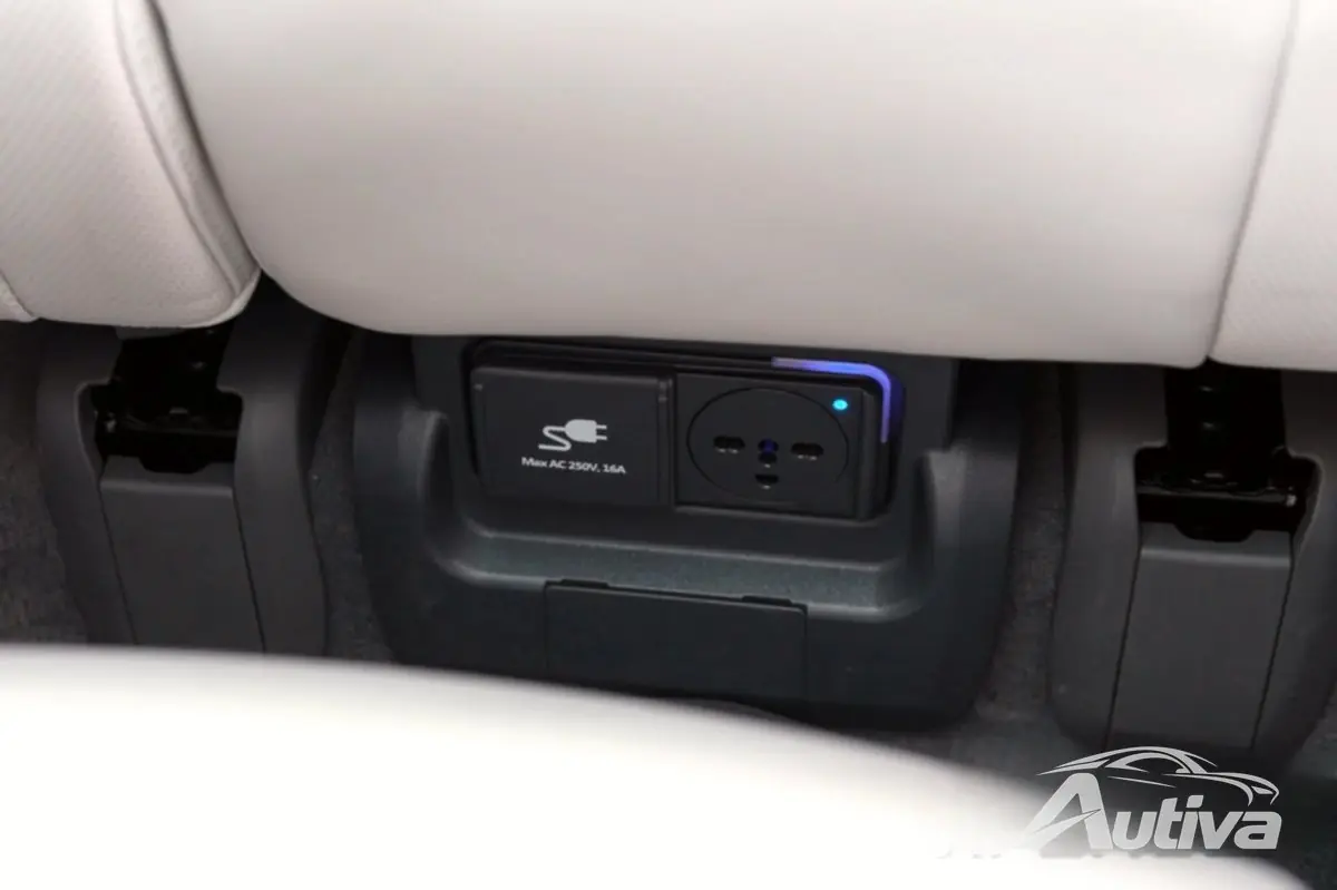 Ioniq 5 には合計 2 つの V2L 充電器が搭載されています。