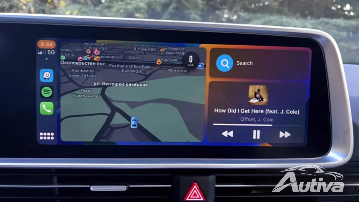 Il gioco con l'auto di Apple funziona alla grande, mentre il navigatore satellitare integrato è estremamente preciso e può mostrarti le posizioni di ricarica.
