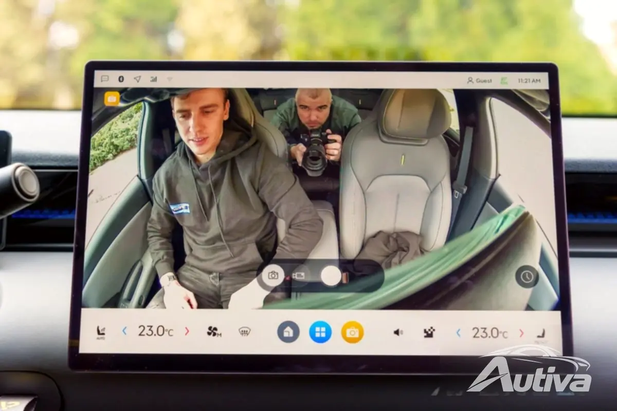 يمكن أن تكون الكاميرا الداخلية مفيدة لمشاركة السيارة.