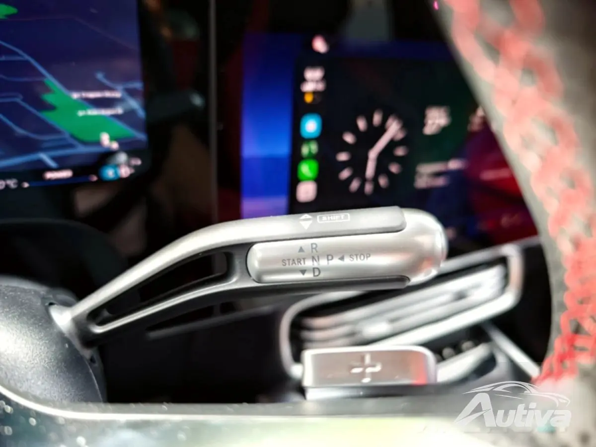 Mercedes GLB의 스티어링 휠 액센트