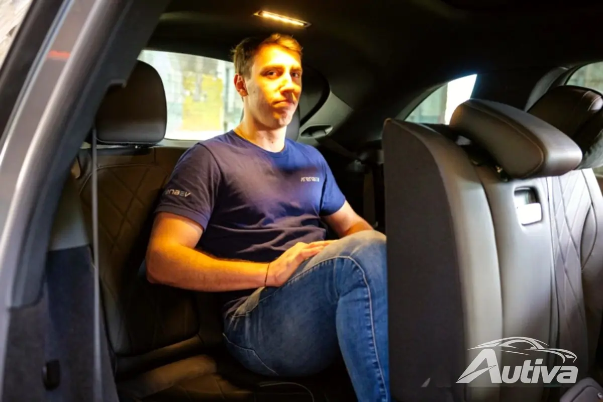 La troisième rangée est difficile à accéder dans le SUV EQS.