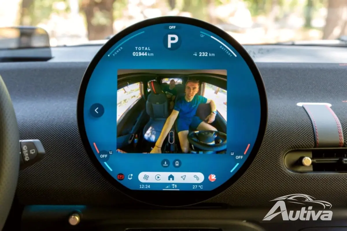 Mini Cooper SE는 언제든지 포토부스로 활용하실 수 있습니다.