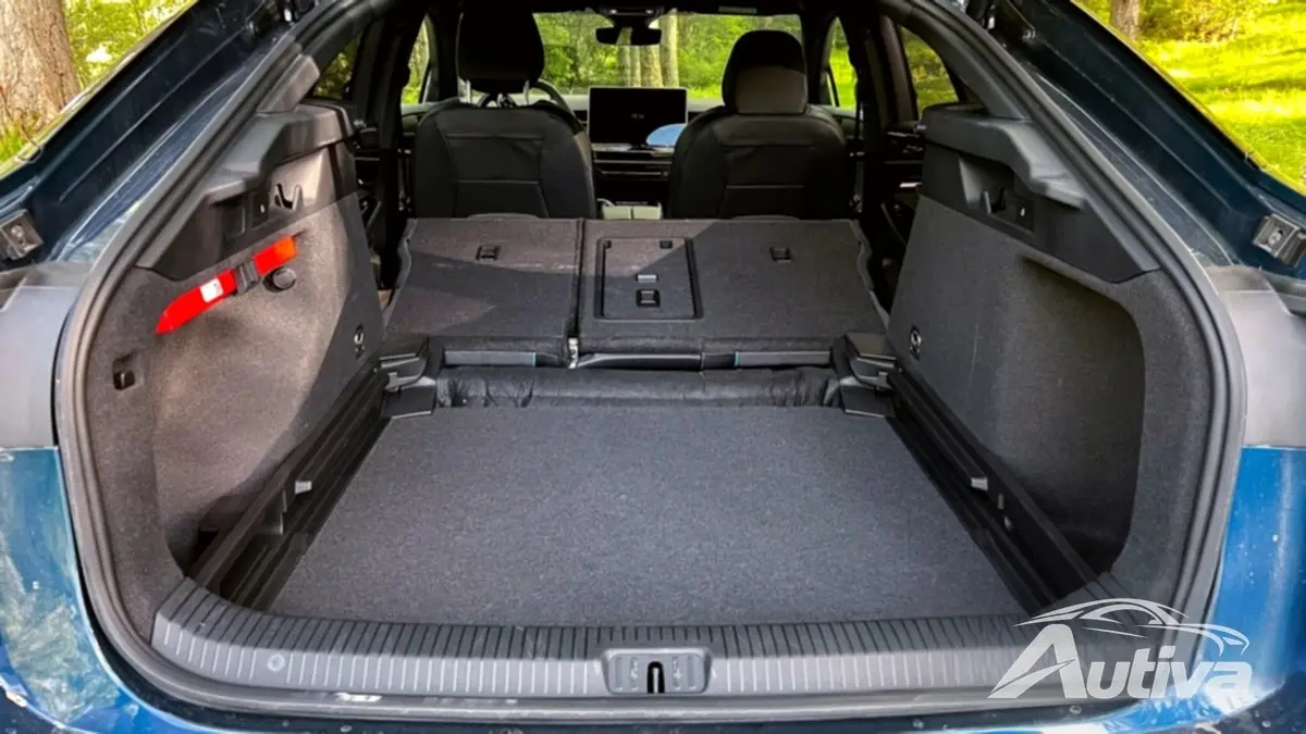 Складывание сидений открывает гораздо больше места для хранения вещей.
