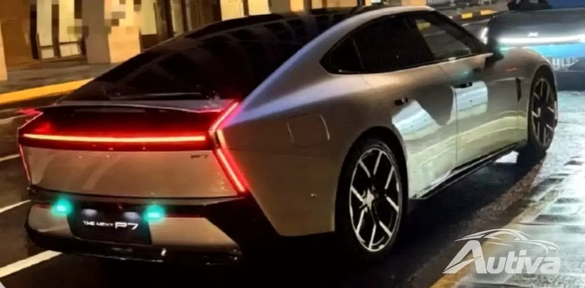 Le P7 futuriste de XPeng repéré dans la rue en Chine