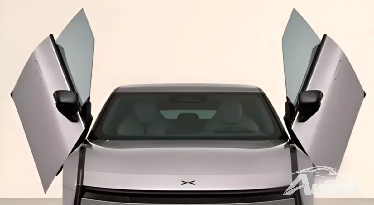 Il nuovo ed elegante P7 di XPeng catturato durante un test drive nel mondo reale in Cina 6