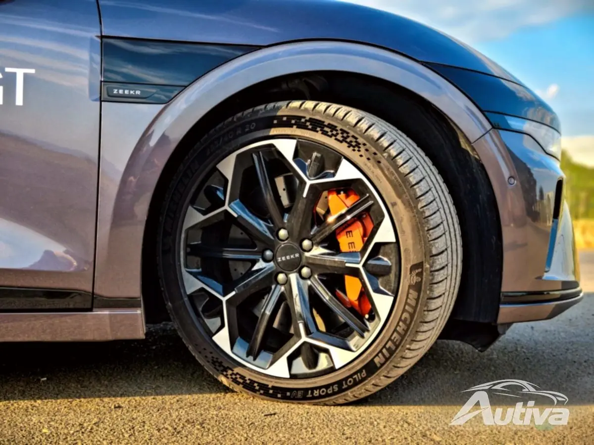Profil latéral du Zeekr 7GT Privilege AWD