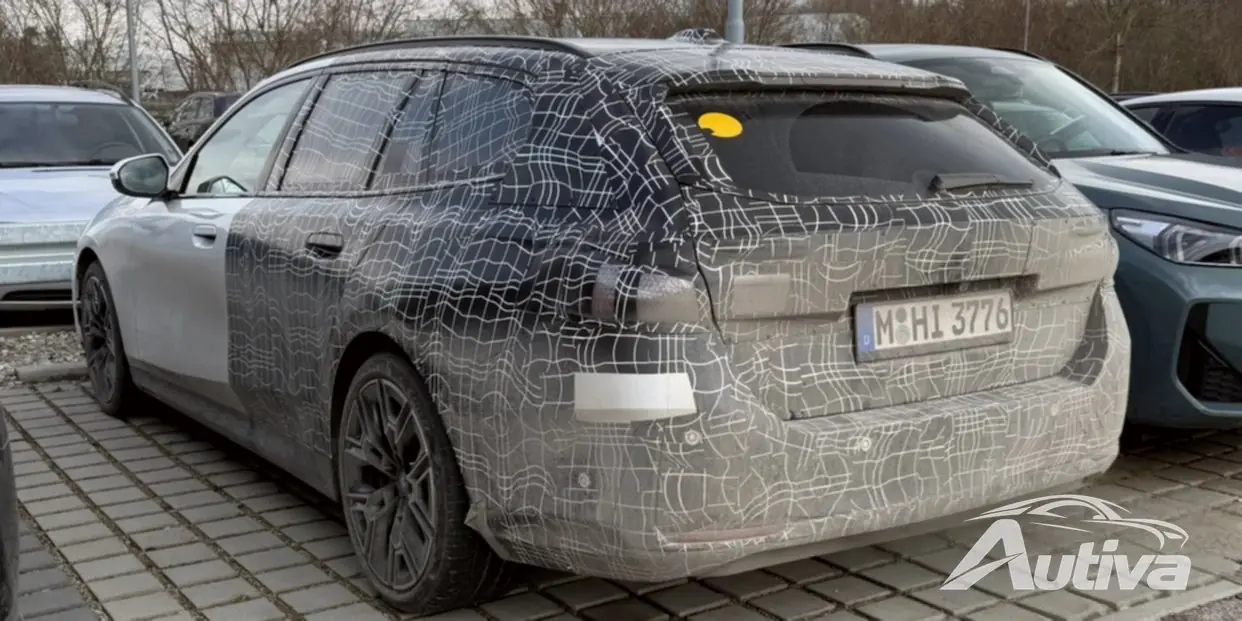 Spy fanger BMW i5 Touring Facelift på test