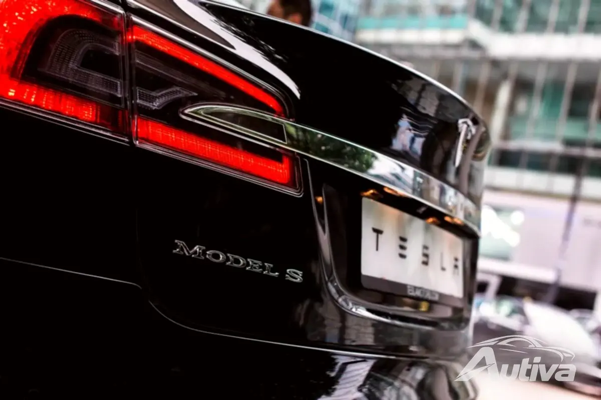 Tesla의 인포테인먼트 시스템이 탈옥되어 무료 업그레이드가 가능합니다. Tesla의 인포테인먼트 시스템이 탈옥되어 무료 업그레이드가 가능합니다.