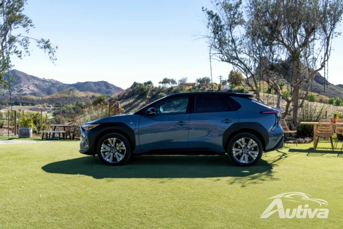 Subaru Solterra gjør sin globale debut som Toyota bZ4Xs tvilling