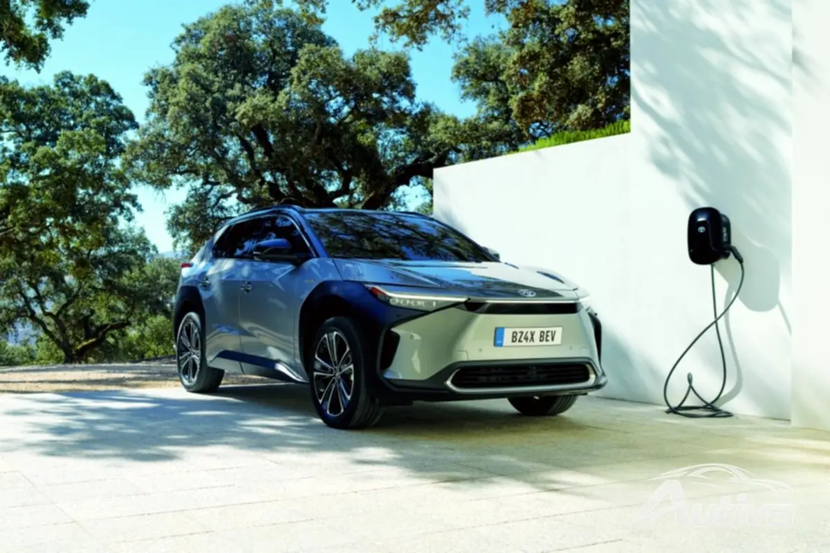 Toyota bZ4X debiutuje jako pierwszy specjalnie zaprojektowany samochód elektryczny firmy