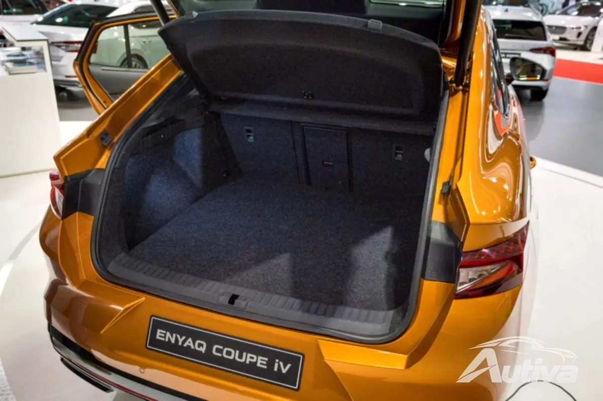 एन्याक कूप पर ट्रंक केवल थोड़ा सा खोता है - फिर भी सप्ताहांत के सामान के लिए काफी बड़ा है एन्याक कूप पर ट्रंक केवल थोड़ा सा खोता है - फिर भी सप्ताहांत के सामान के लिए काफी बड़ा है