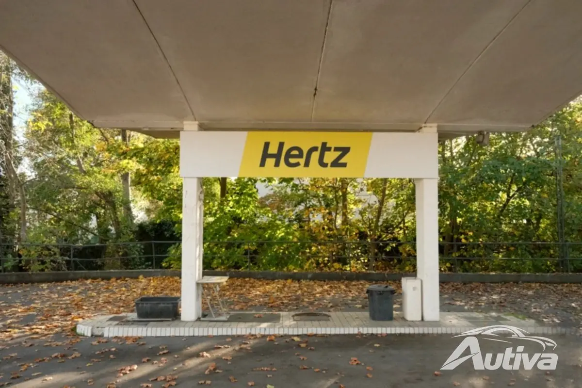 Hertz kvitter seg med 20 000 elbiler, og bruker noen av pengene til å kjøpe ICE-biler Hertz kvitter seg med 20 000 elbiler, og bruker noen av pengene til å kjøpe ICE-biler