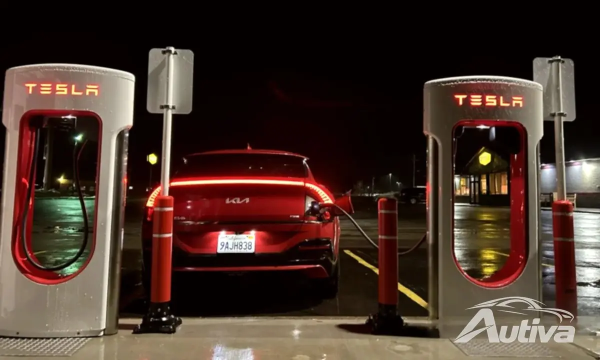 Problemy Tesli z doładowaniem – krótkie kable i niewygodne parkowanie dla pojazdów elektrycznych innych marek niż Tesla
