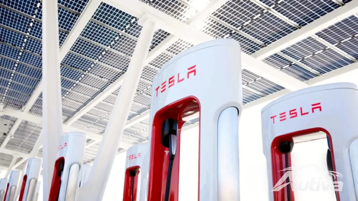 تفتح Tesla شواحنها الفائقة أمام المركبات الكهربائية الأخرى في خمس دول أوروبية جديدة